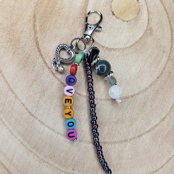 Handmade gemstone "I love you" keychain - Clarity, Grounding, Cleansing - Picture 3 of 4